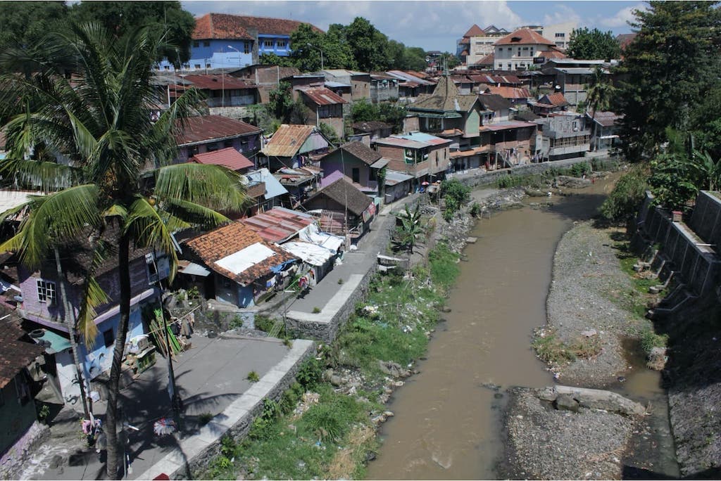 Settlements at Code River's bank near Sudirman Bridge, Yogyakarta (April 2012, Personal Documentation)