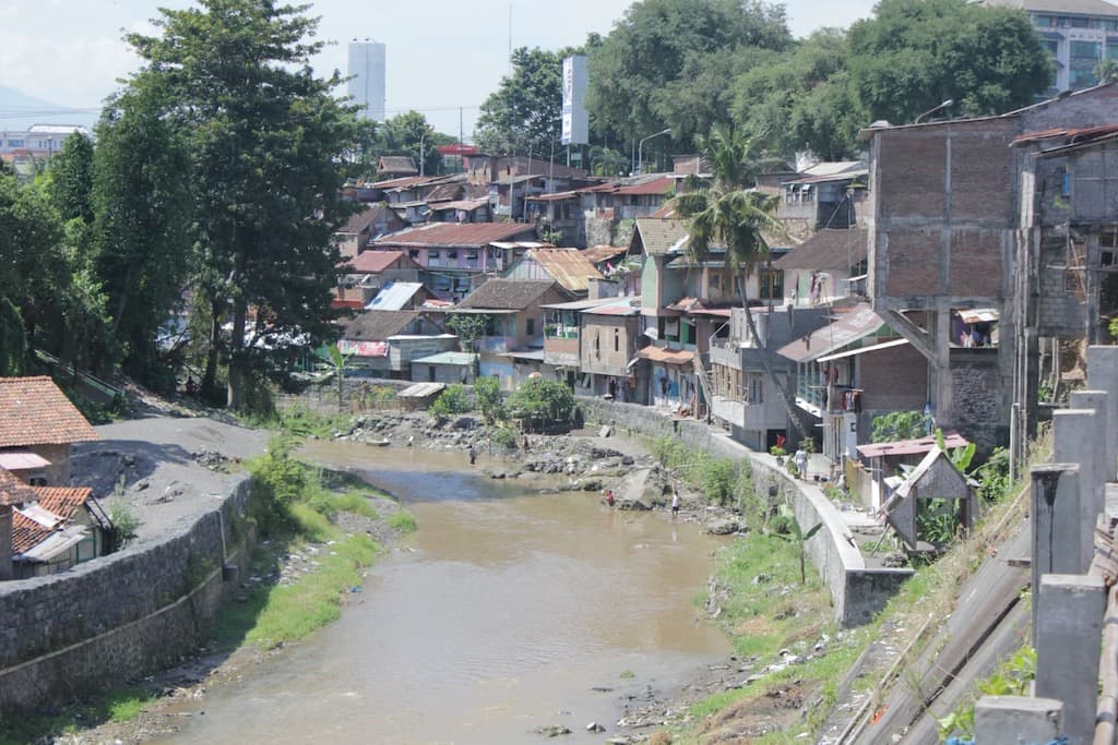 Settlements at Code River's bank near Sutoto Street, Yogyakarta (April 2012, Personal Documentation)